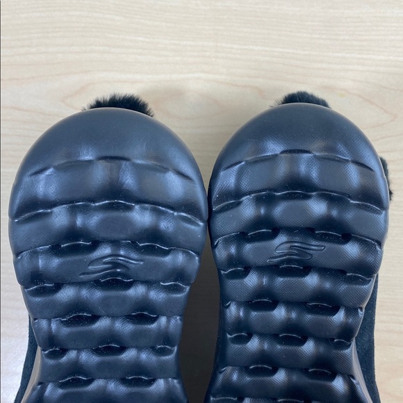 Skechers Air Cooled Goga Mat Faux Fur Trimmed Black Suede Ankle Boots - Picture 8 of 10